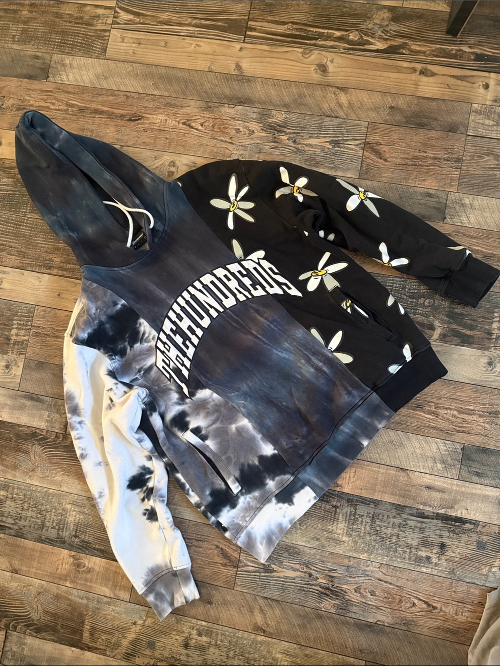 The Hundreds Black, White, Navy Tie-Dye & Daisy Hoodie size XL